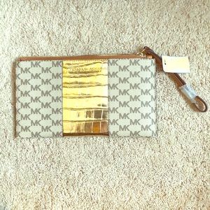 NWT-Michael Kors Clutch ✨ Pale Gold Center Stripe